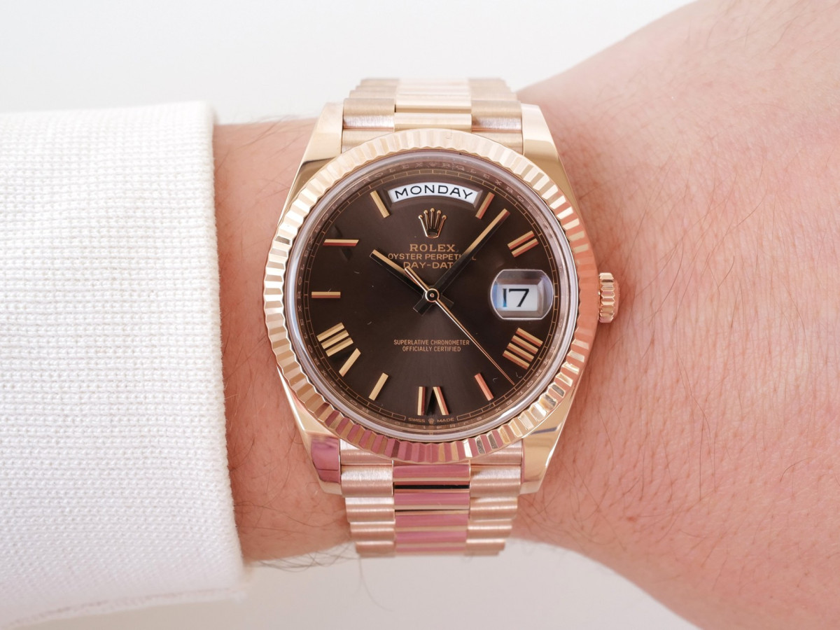 Швейцарський годинник Rolex Day-Date 40 Rose Gold 18K Chocolate Brown Roman Dial