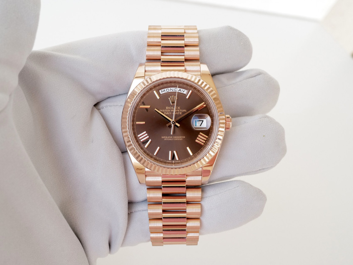 Швейцарський годинник Rolex Day-Date 40 Rose Gold 18K Chocolate Brown Roman Dial