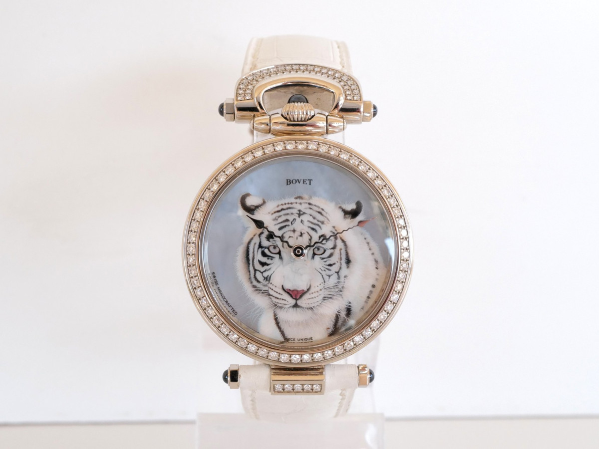 Швейцарские часы Bovet Amadeo Fleurier Handcrafted 18K White Gold Diamond Set MOP Tiger Dial