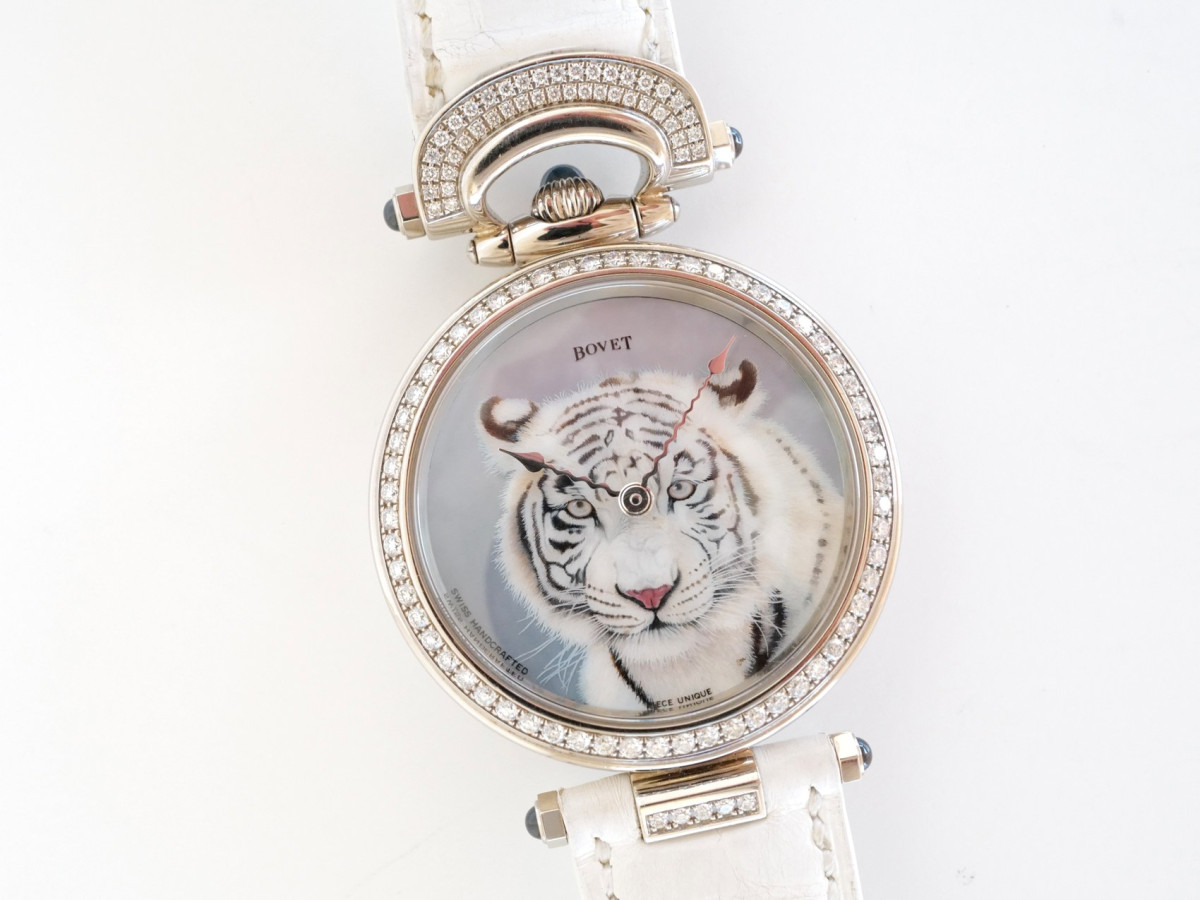 Швейцарские часы Bovet Amadeo Fleurier Handcrafted 18K White Gold Diamond Set MOP Tiger Dial