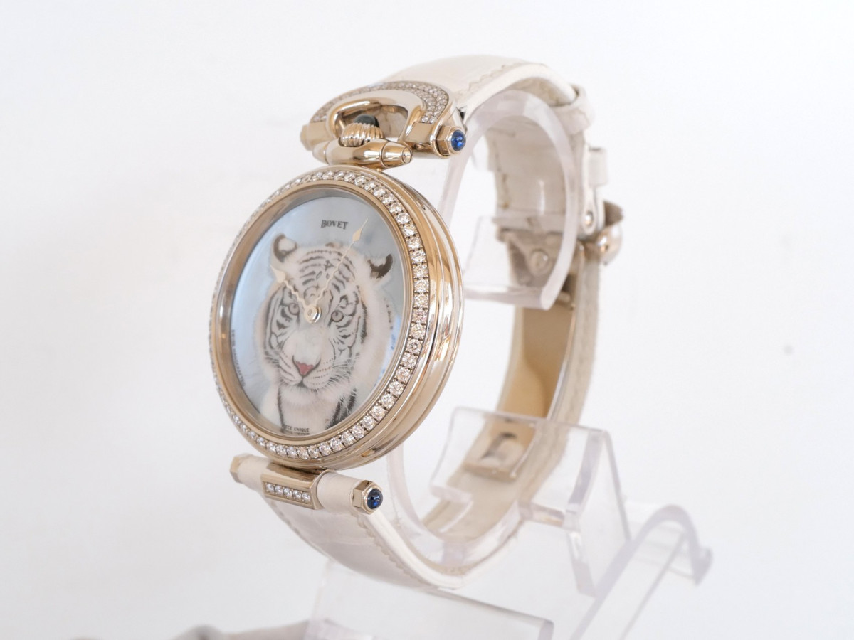 Швейцарские часы Bovet Amadeo Fleurier Handcrafted 18K White Gold Diamond Set MOP Tiger Dial