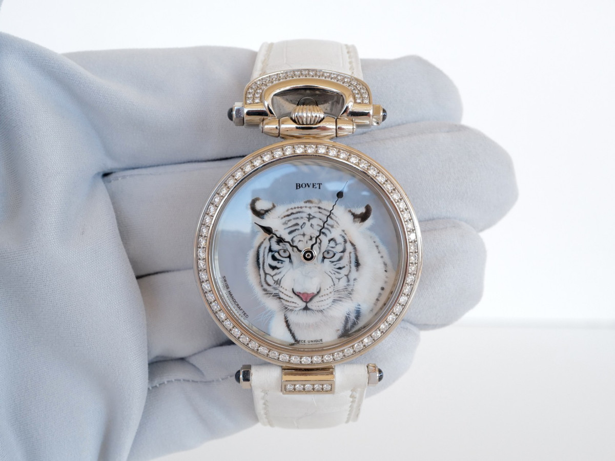 Швейцарские часы Bovet Amadeo Fleurier Handcrafted 18K White Gold Diamond Set MOP Tiger Dial