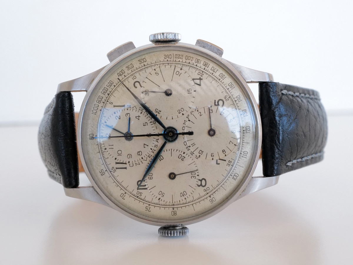 Швейцарський годинник Universal Geneve Aero-Compax Chronograph
