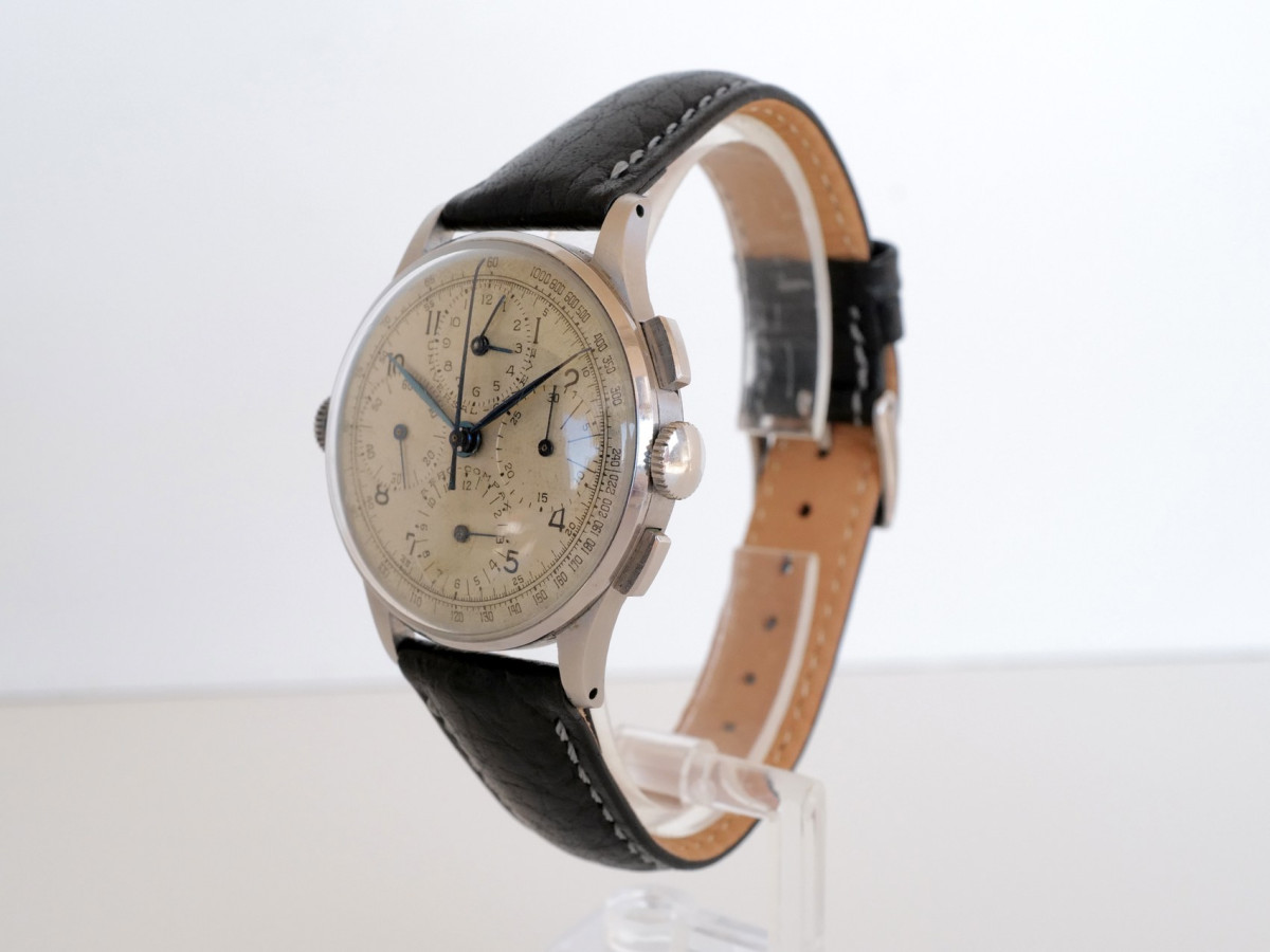 Швейцарський годинник Universal Geneve Aero-Compax Chronograph