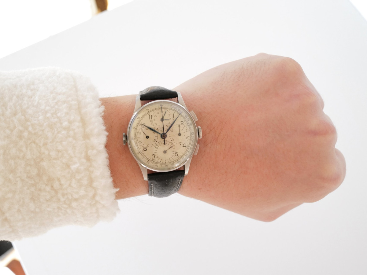 Швейцарський годинник Universal Geneve Aero-Compax Chronograph