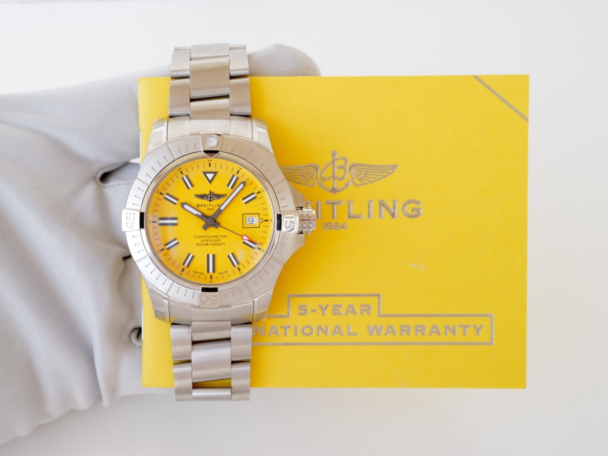 Швейцарський годинник Breitling Avenger Automatic 45 Seawolf