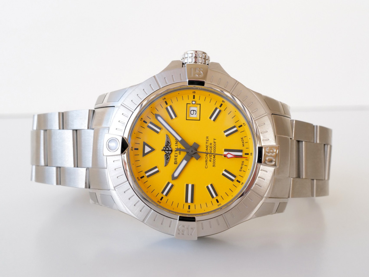 Швейцарський годинник Breitling Avenger Automatic 45 Seawolf