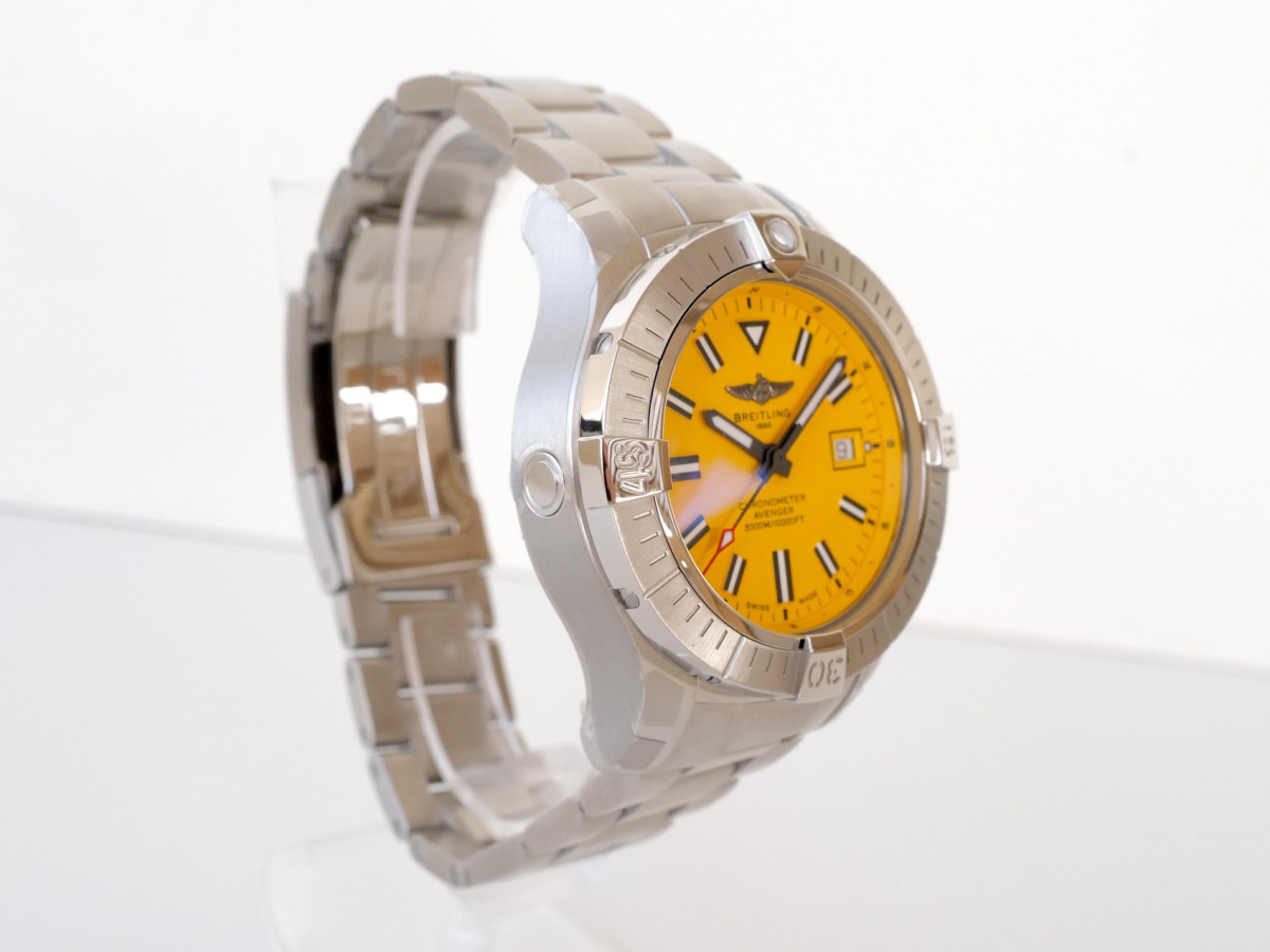 Швейцарський годинник Breitling Avenger Automatic 45 Seawolf