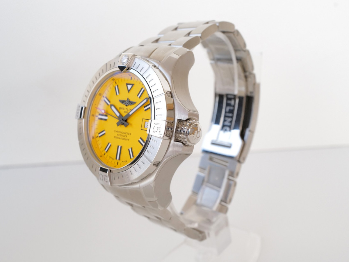 Швейцарський годинник Breitling Avenger Automatic 45 Seawolf