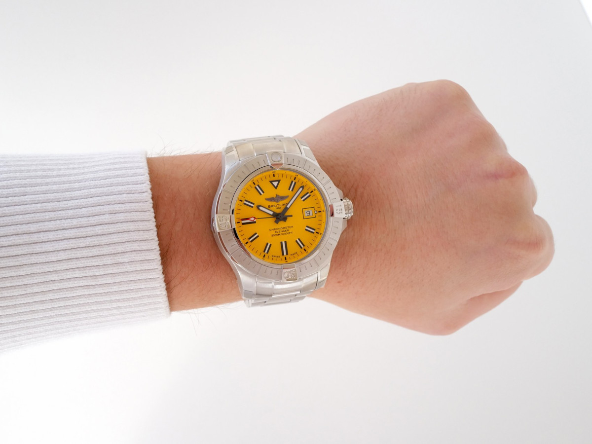 Швейцарський годинник Breitling Avenger Automatic 45 Seawolf