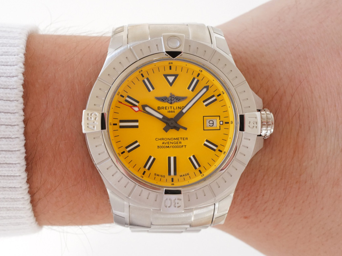 Швейцарський годинник Breitling Avenger Automatic 45 Seawolf