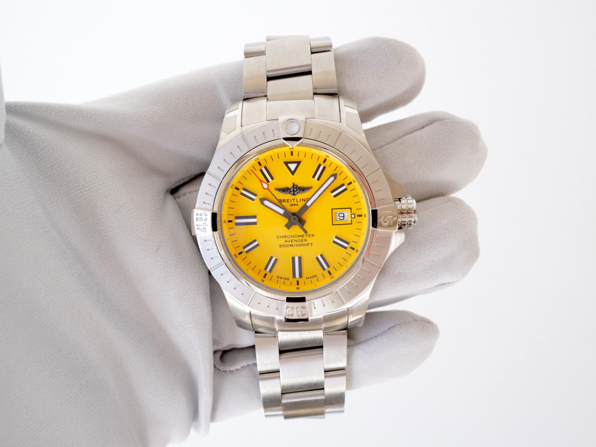 Швейцарський годинник Breitling Avenger Automatic 45 Seawolf