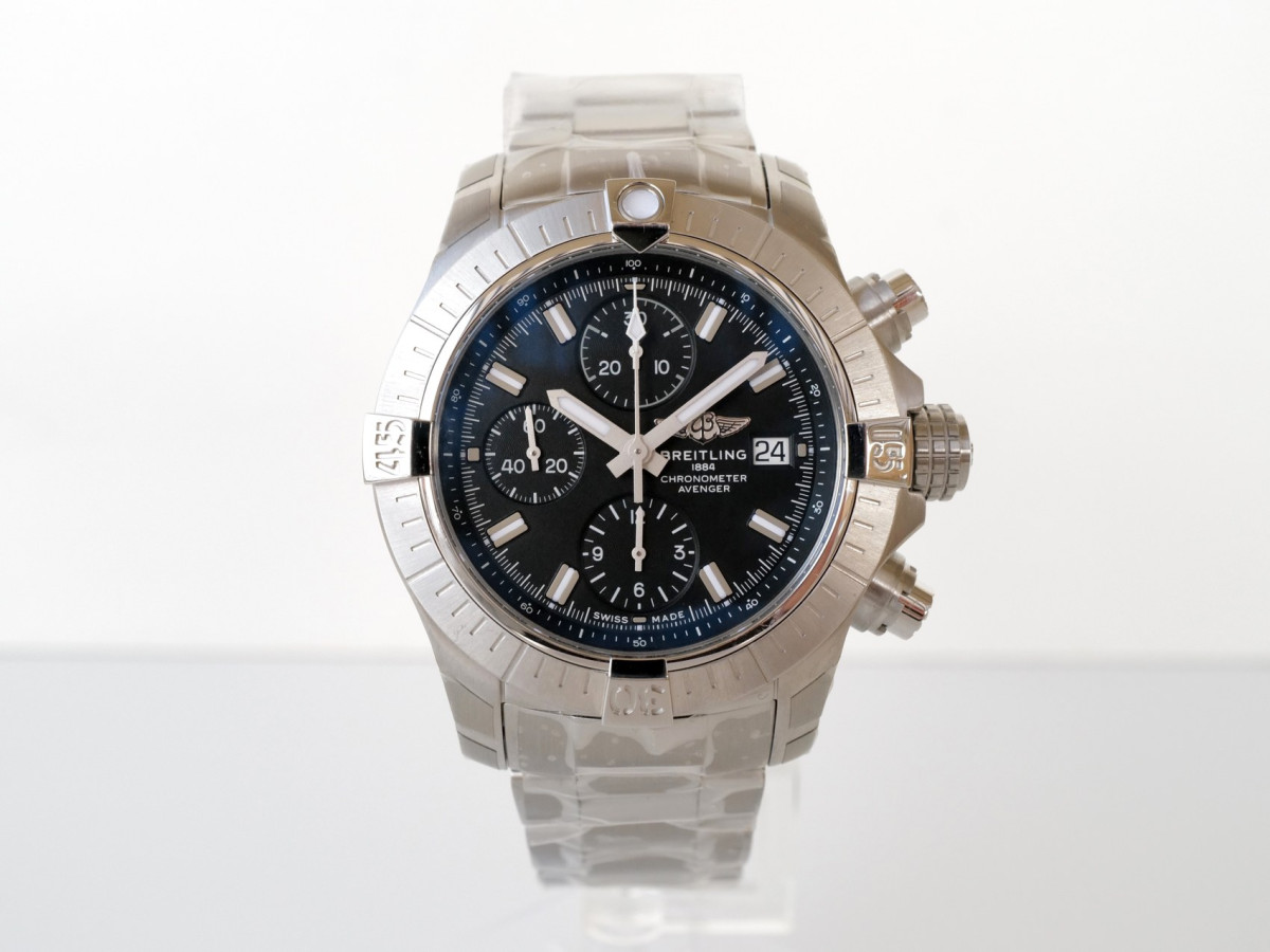Швейцарський годинник Breitling Avenger Chronograph 43