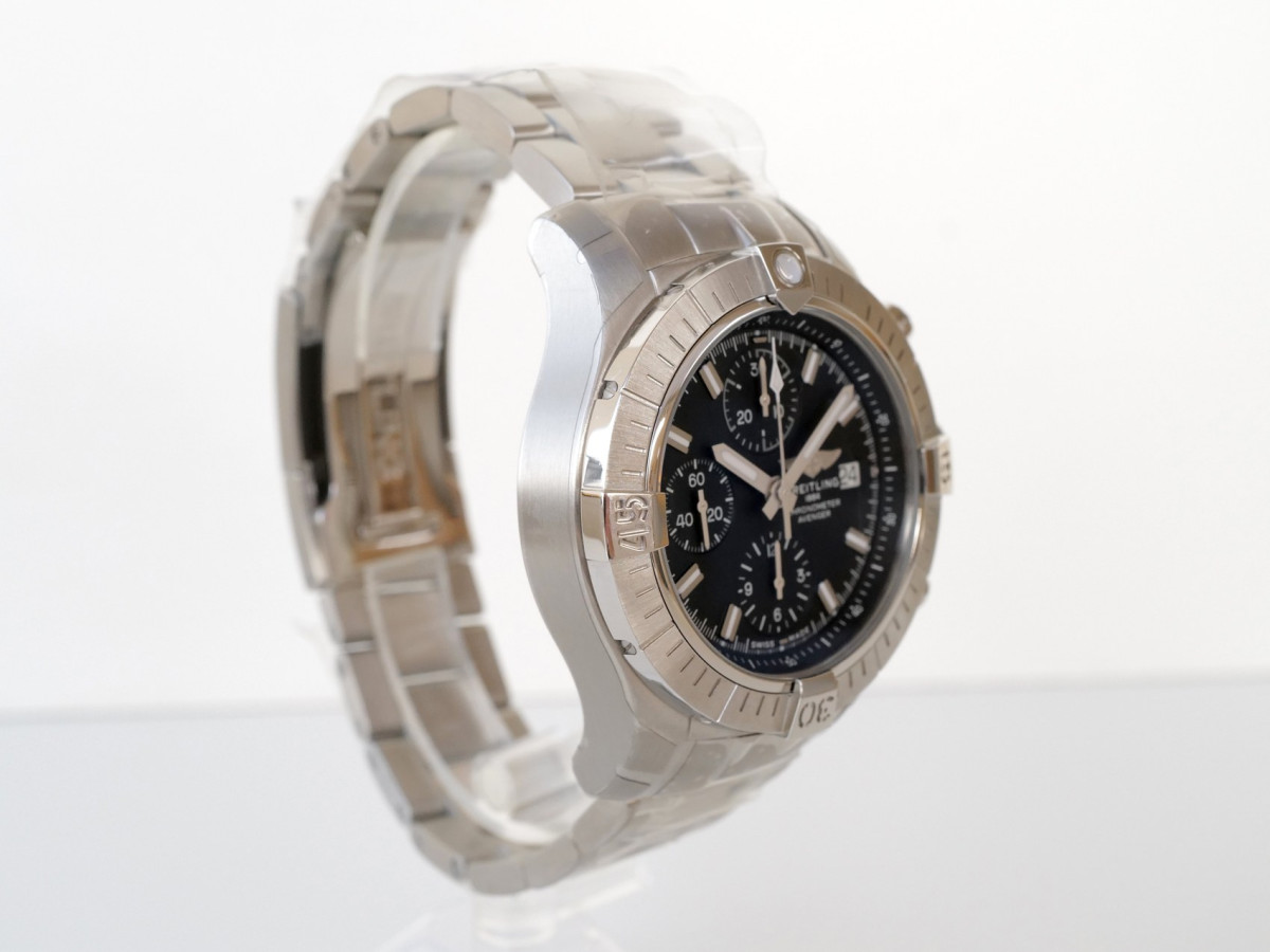 Швейцарський годинник Breitling Avenger Chronograph 43