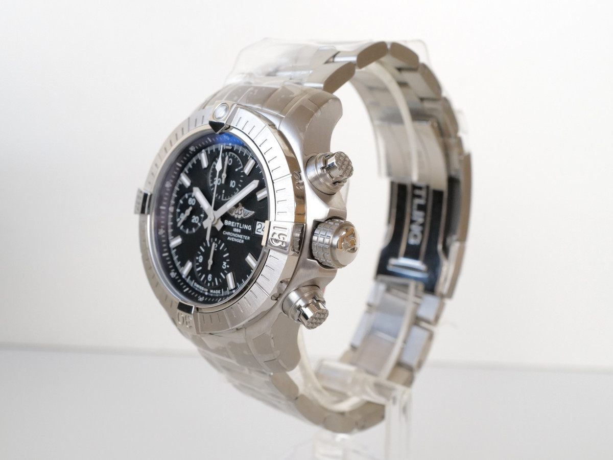 Швейцарський годинник Breitling Avenger Chronograph 43