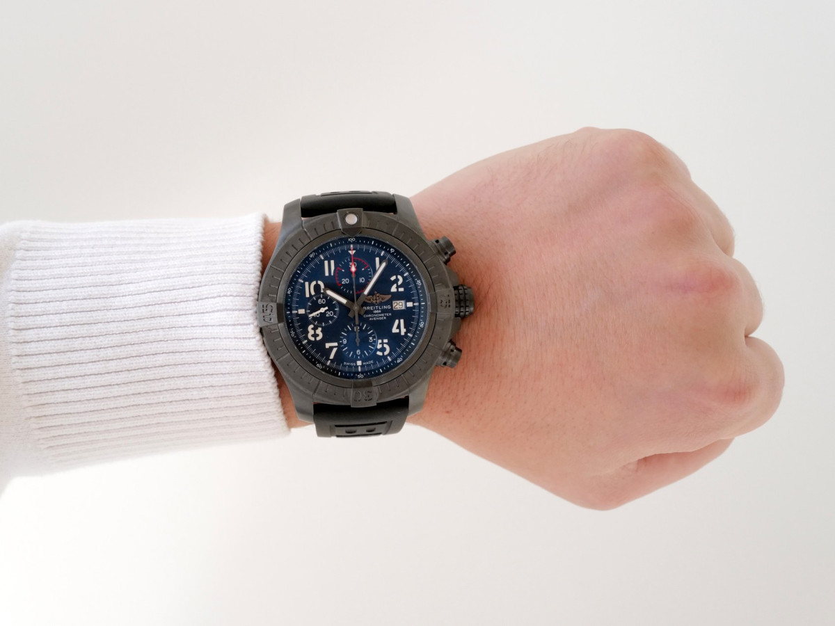 Швейцарський годинник Breitling Super Avenger Chronograph 48 Night Mission