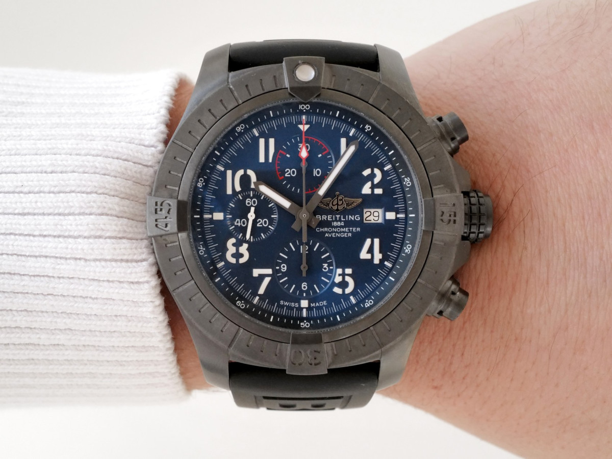 Швейцарський годинник Breitling Super Avenger Chronograph 48 Night Mission