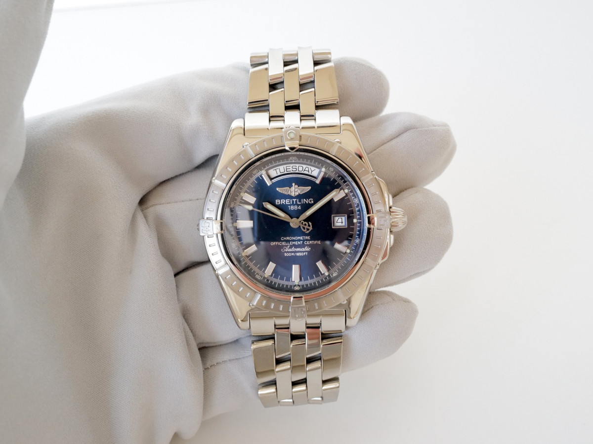 Швейцарський годинник Breitling Headwind Day-Date Blue Dial 44