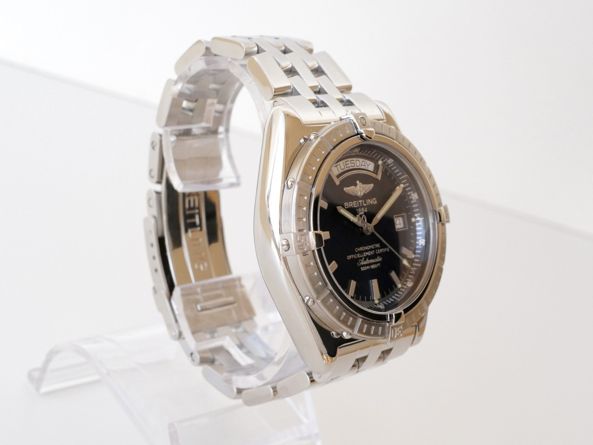 Швейцарський годинник Breitling Headwind Day-Date Blue Dial 44