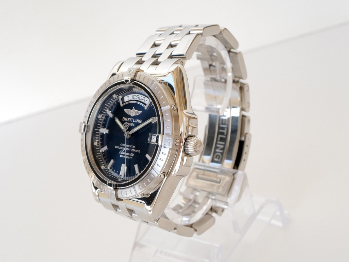 Швейцарський годинник Breitling Headwind Day-Date Blue Dial 44