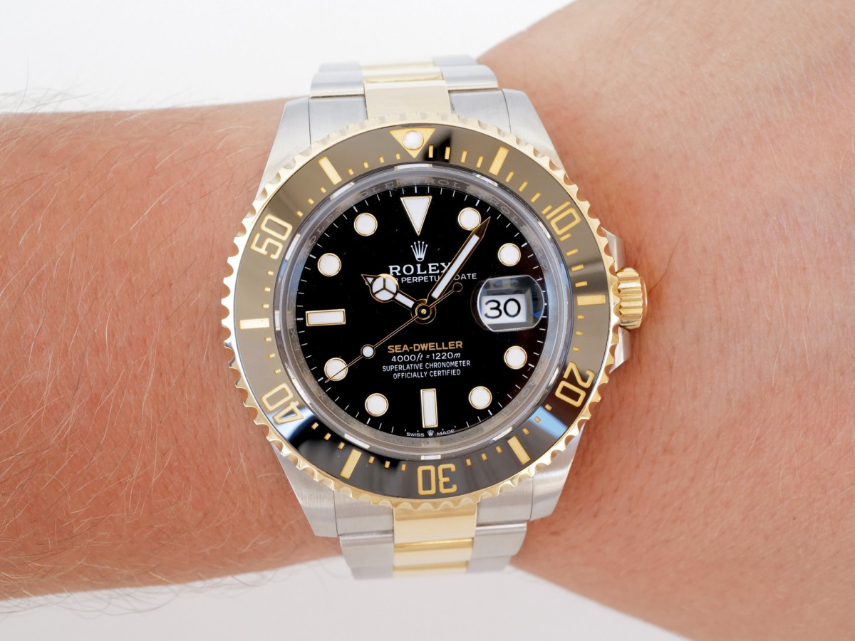 Швейцарський годинник Rolex Sea-Dweller Steel 18K Yellow Gold 43 (2023)
