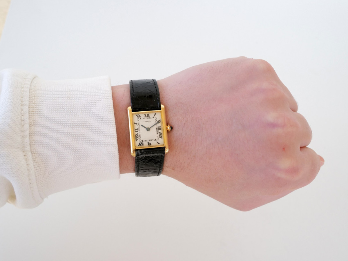 Швейцарские часы Cartier Paris Tank Louis Extra-Plate Manual Wind 18K Yellow Gold