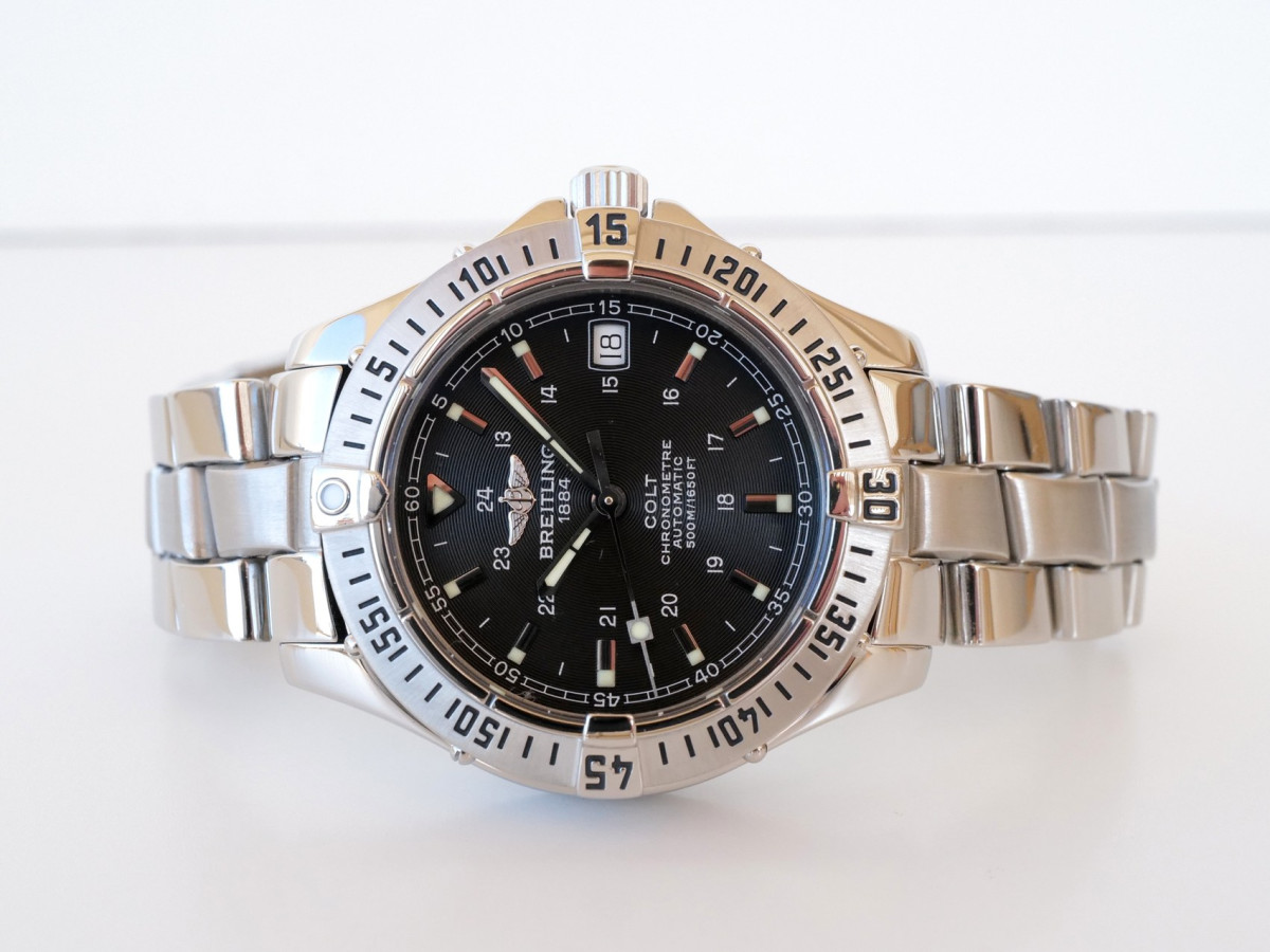 Швейцарские часы Breitling Colt Automatic Black Dial 38