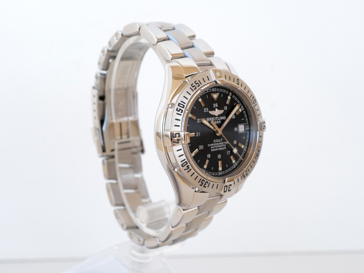 Швейцарские часы Breitling Colt Automatic Black Dial 38