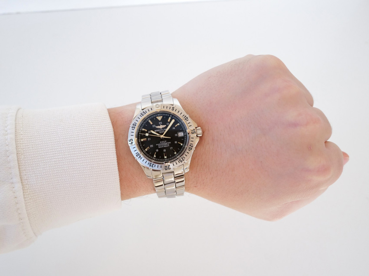 Швейцарские часы Breitling Colt Automatic Black Dial 38