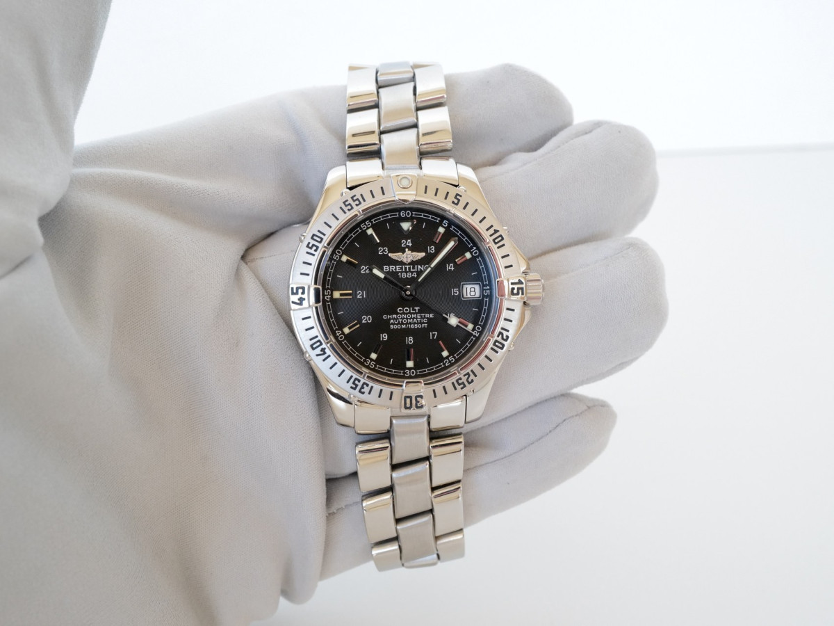Швейцарские часы Breitling Colt Automatic Black Dial 38