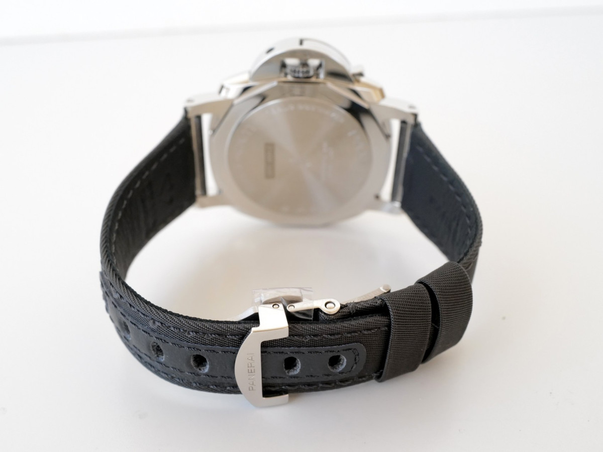 Швейцарские часы Panerai Luminor Due Prada Re-Nylon 42