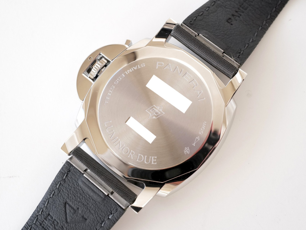 Швейцарские часы Panerai Luminor Due Prada Re-Nylon 42