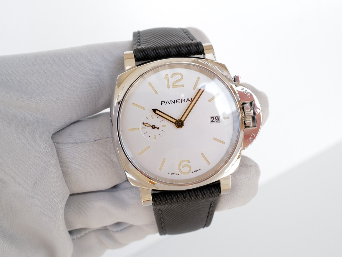 Швейцарские часы Panerai Luminor Due Prada Re-Nylon 42