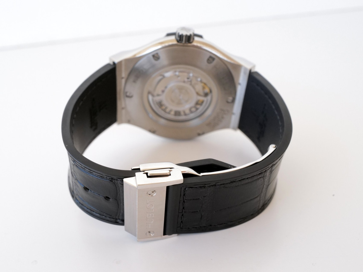 Швейцарские часы Hublot Classic Fusion Automatic Titanium Black Dial 45