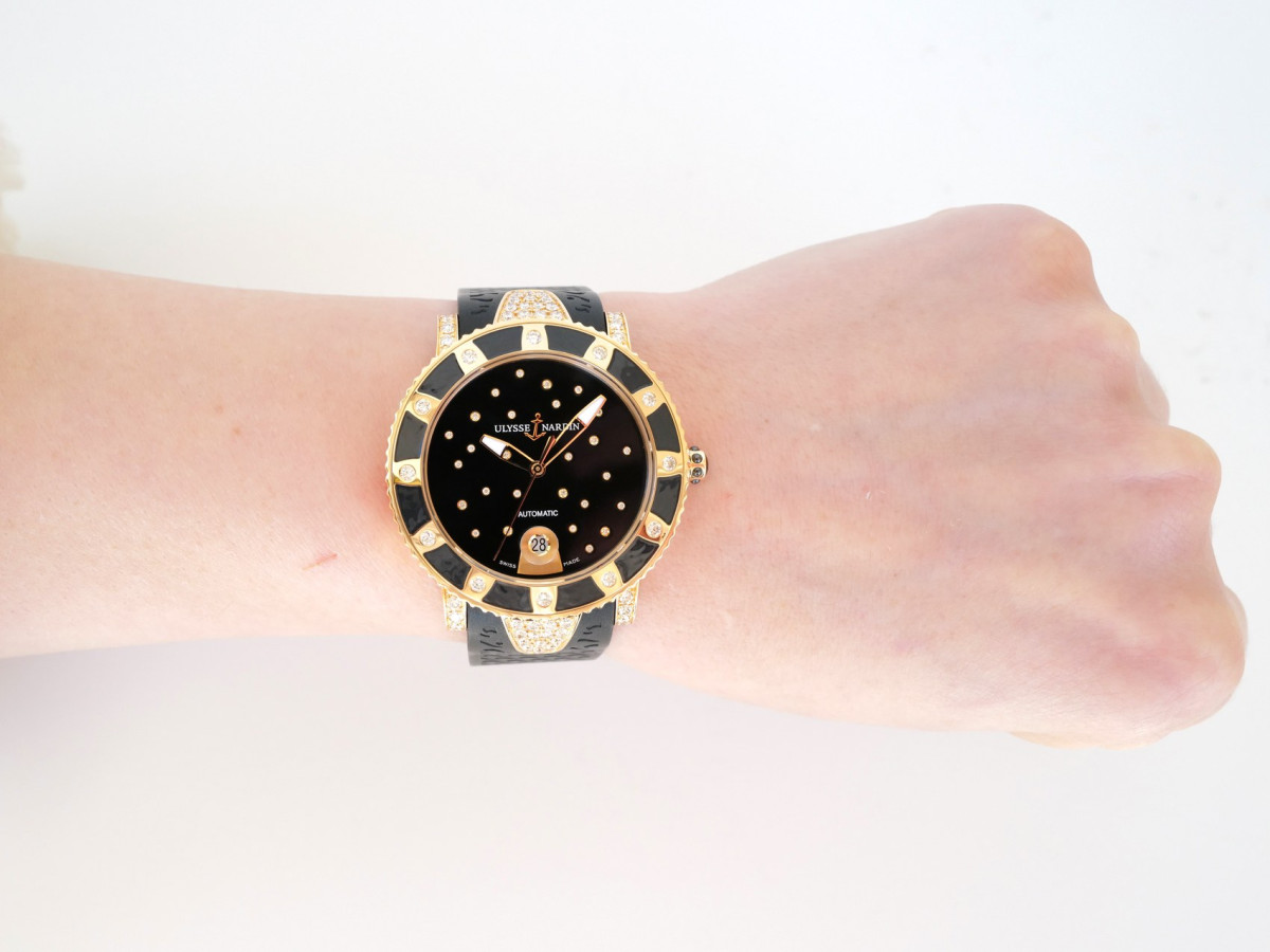 Швейцарские часы Ulysse Nardin Lady Diver Starry Night 18K Rose Gold Diamond Black Dial 40