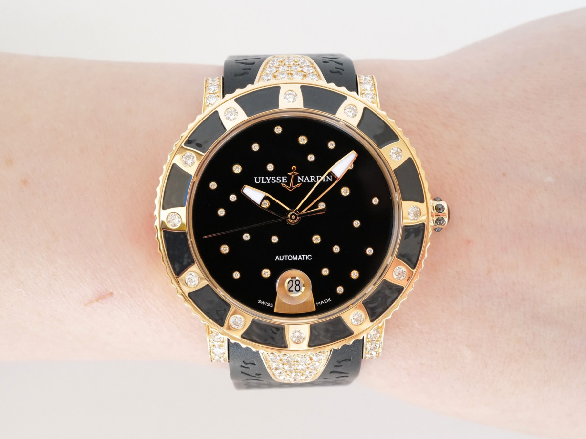 Швейцарские часы Ulysse Nardin Lady Diver Starry Night 18K Rose Gold Diamond Black Dial 40