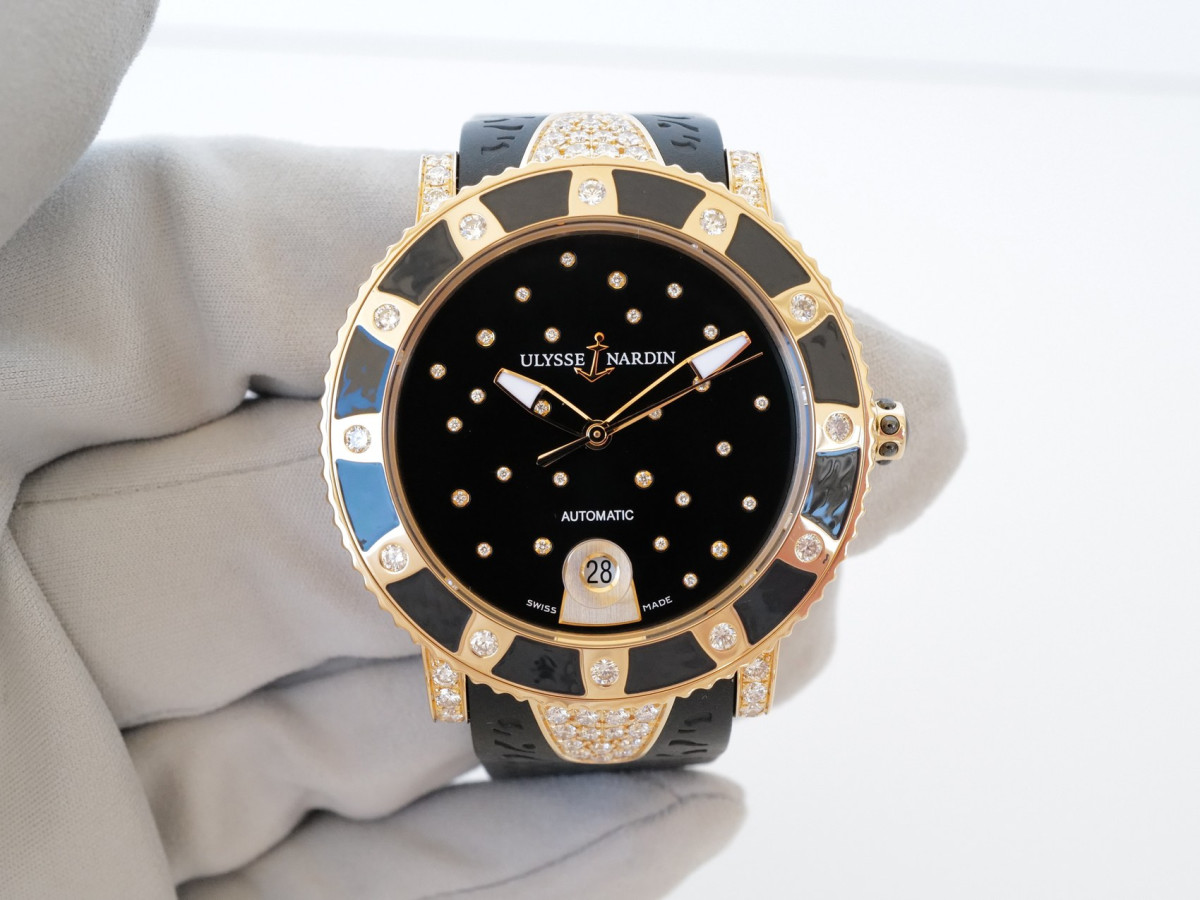 Швейцарские часы Ulysse Nardin Lady Diver Starry Night 18K Rose Gold Diamond Black Dial 40