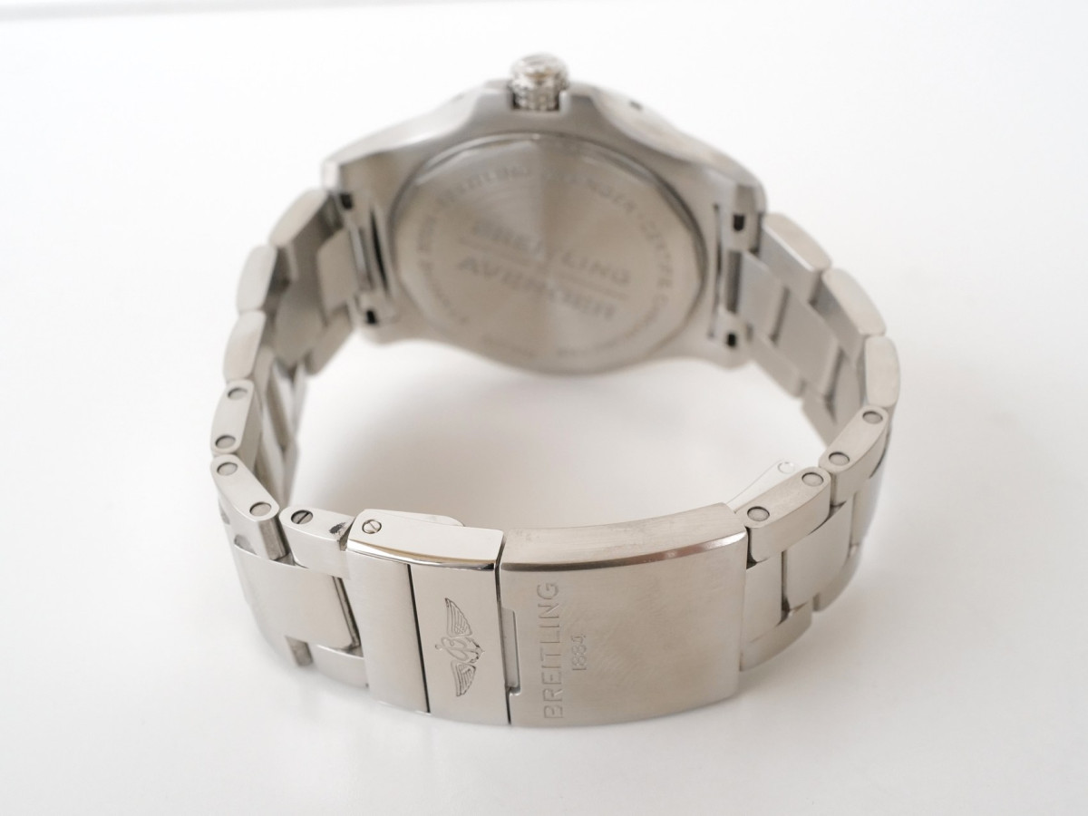 Швейцарський годинник Breitling Avenger Automatic Blue Dial 43