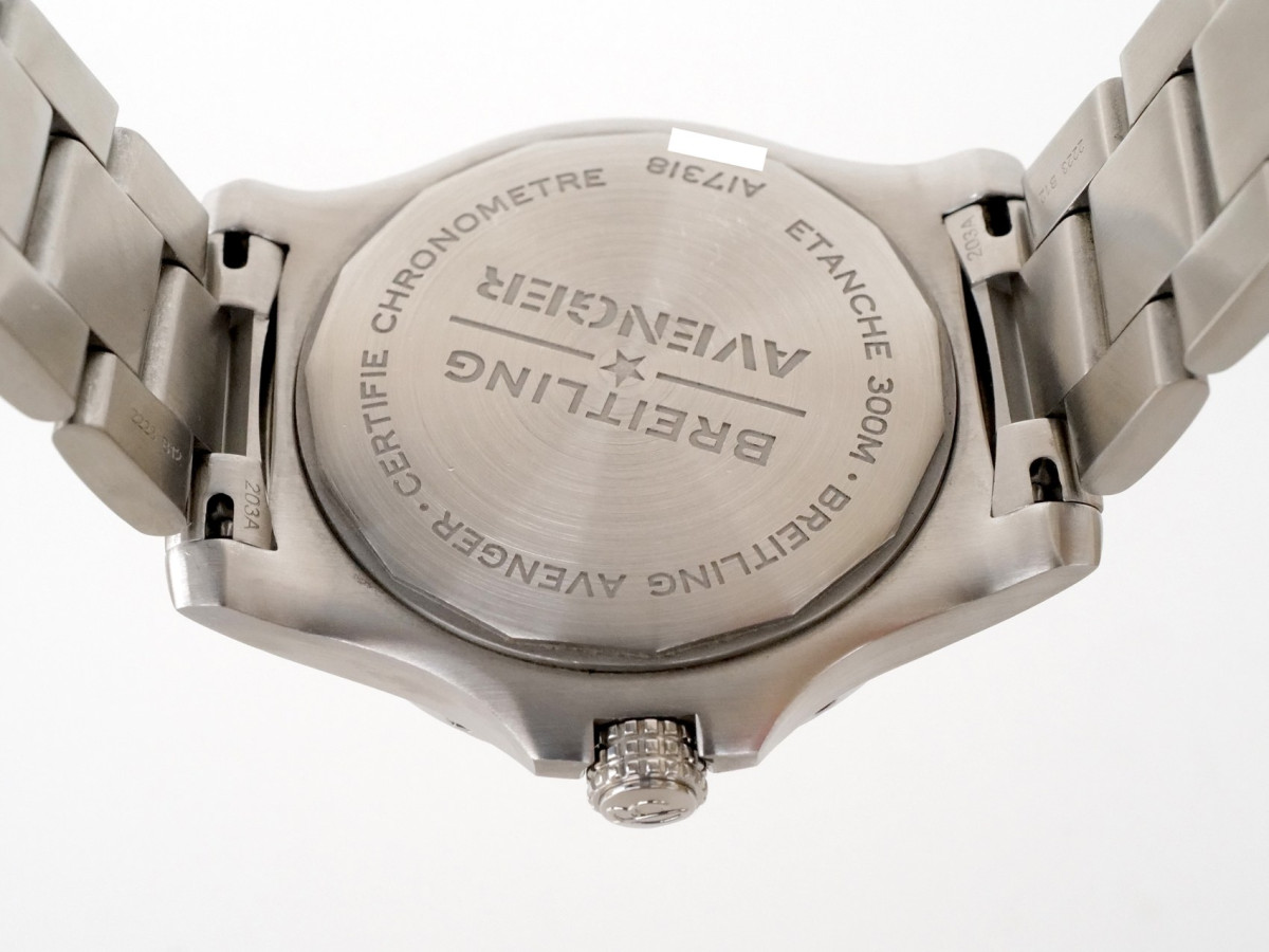 Швейцарський годинник Breitling Avenger Automatic Blue Dial 43