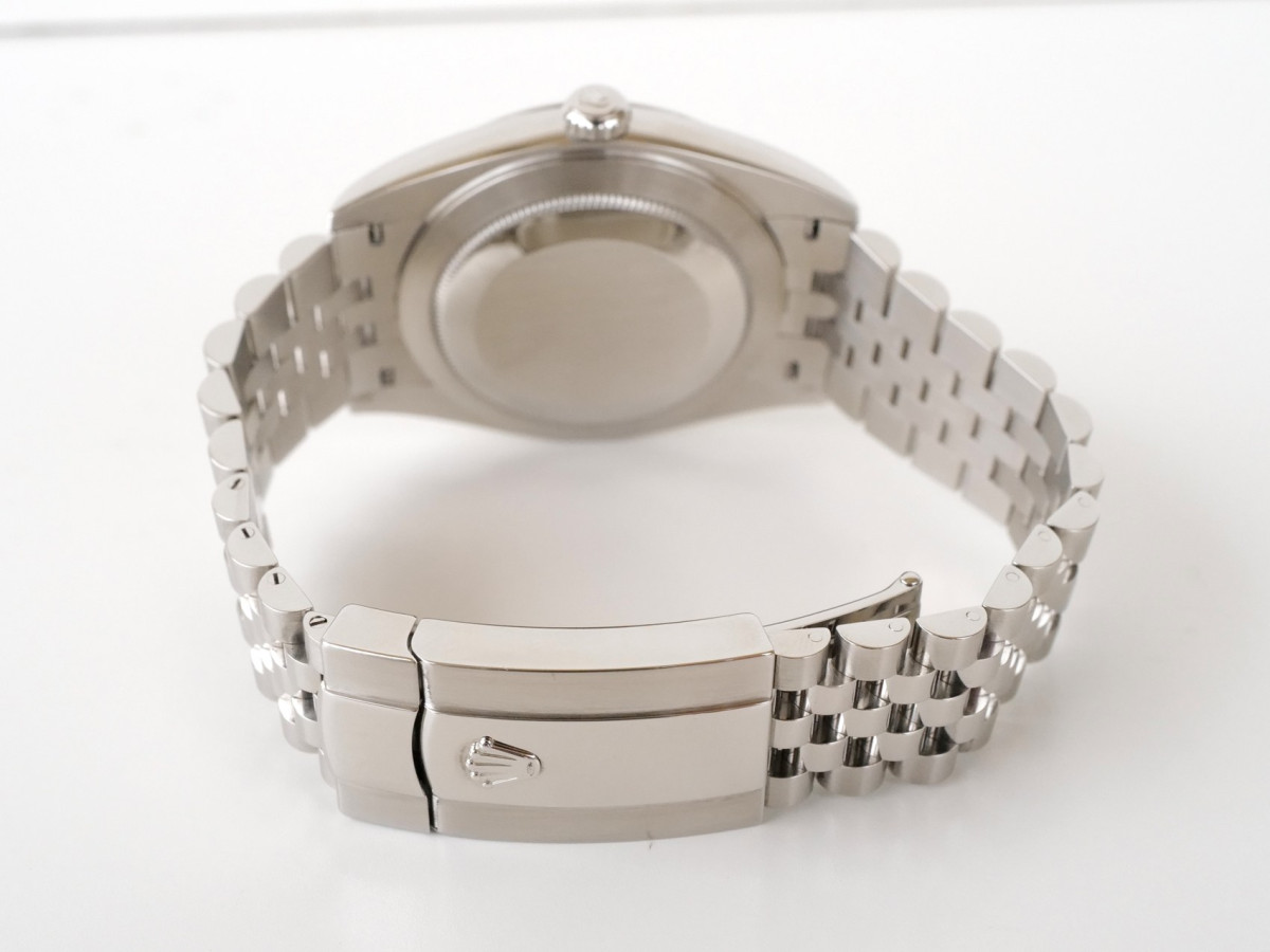 Швейцарський годинник Rolex Datejust 41 Rhodium Dial Domed Bezel Jubilee Bracelet (2025)