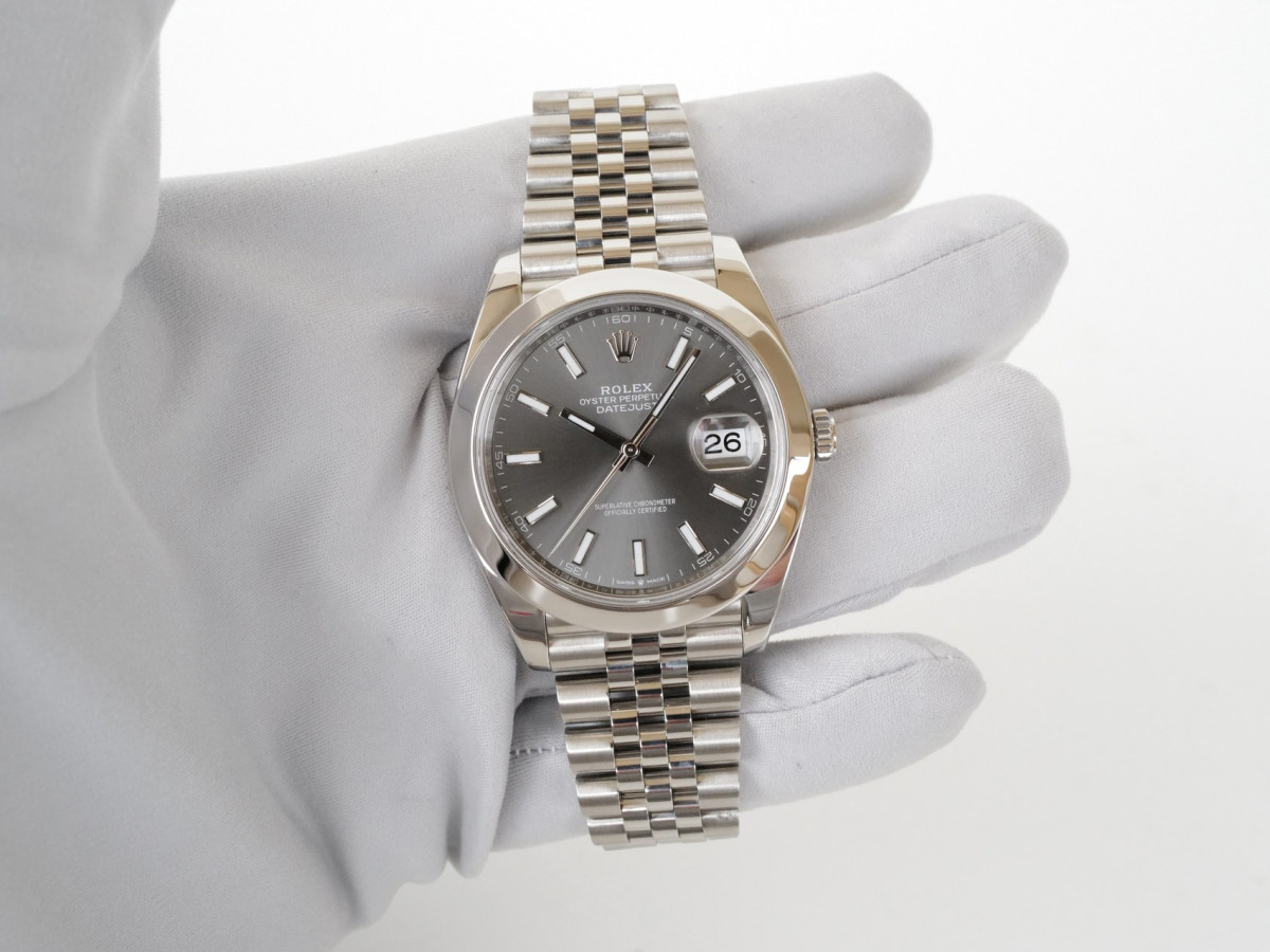 Швейцарський годинник Rolex Datejust 41 Rhodium Dial Domed Bezel Jubilee Bracelet (2025)