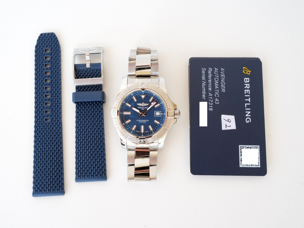 Швейцарские часы Breitling Avenger Automatic Blue Dial 43