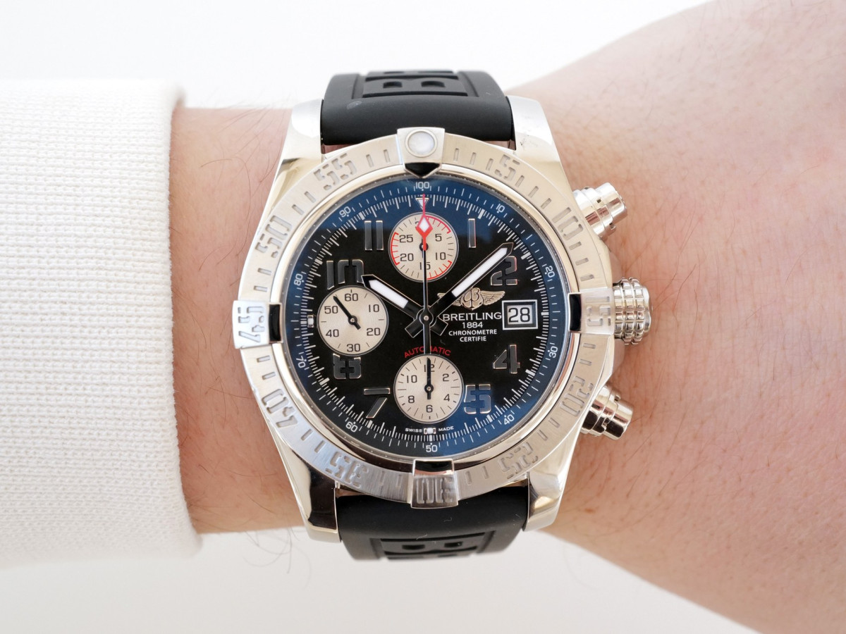 Swiss watch Breitling Avenger II Chronograph Black Dial Automatic 43