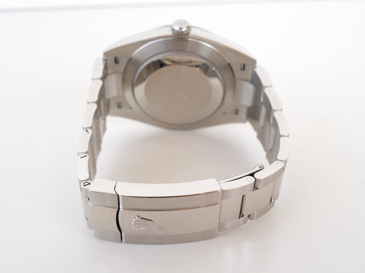 Swiss watch Rolex Datejust 41 White Romans Dial Domed Bezel Oyster Bracelet