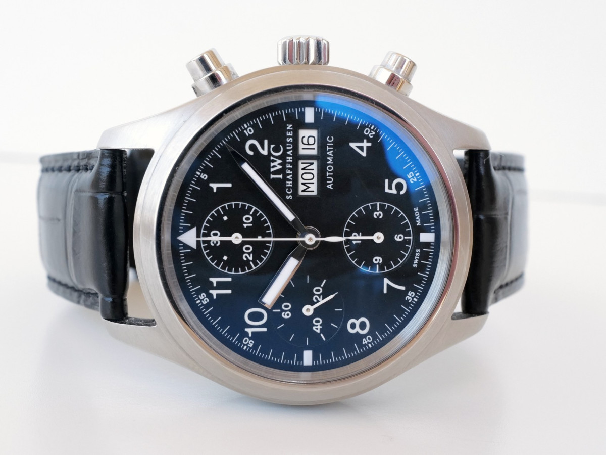 Швейцарские часы IWC Pilot Chronograph Black Dial 39