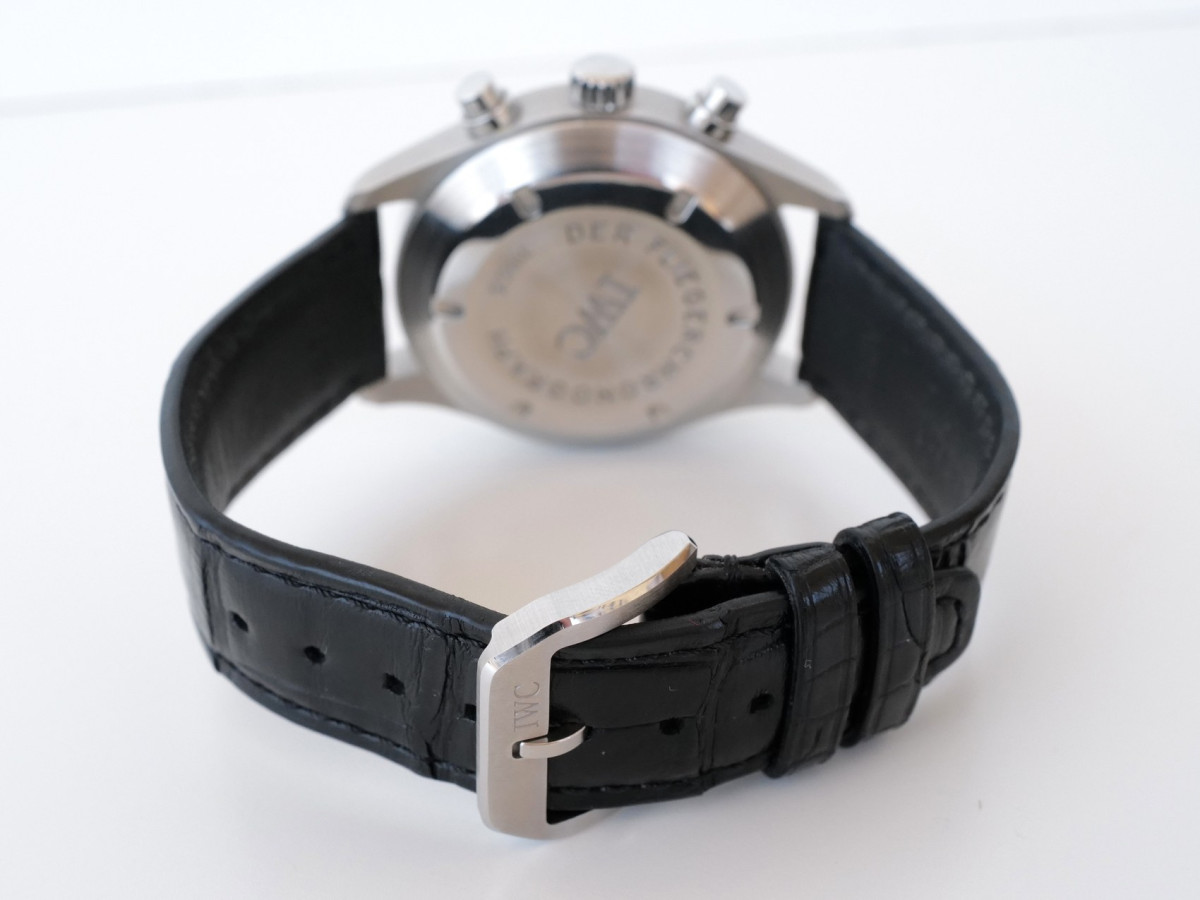 Швейцарские часы IWC Pilot Chronograph Black Dial 39