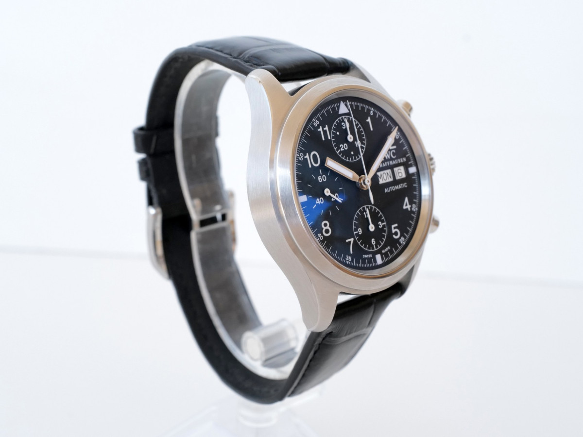Швейцарские часы IWC Pilot Chronograph Black Dial 39