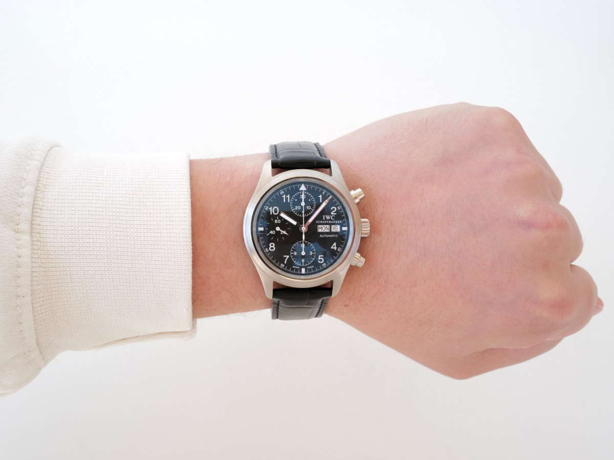 Швейцарские часы IWC Pilot Chronograph Black Dial 39