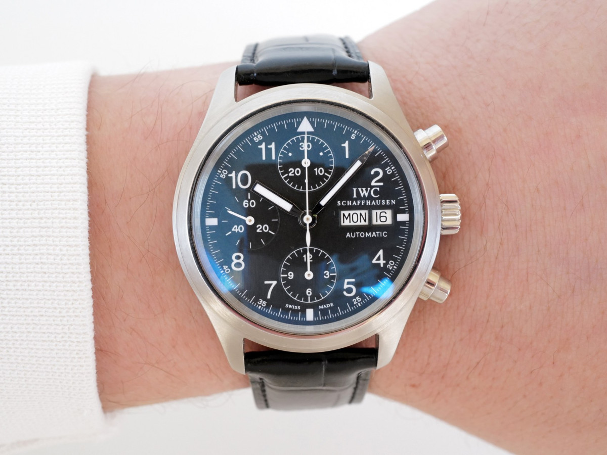 Швейцарские часы IWC Pilot Chronograph Black Dial 39