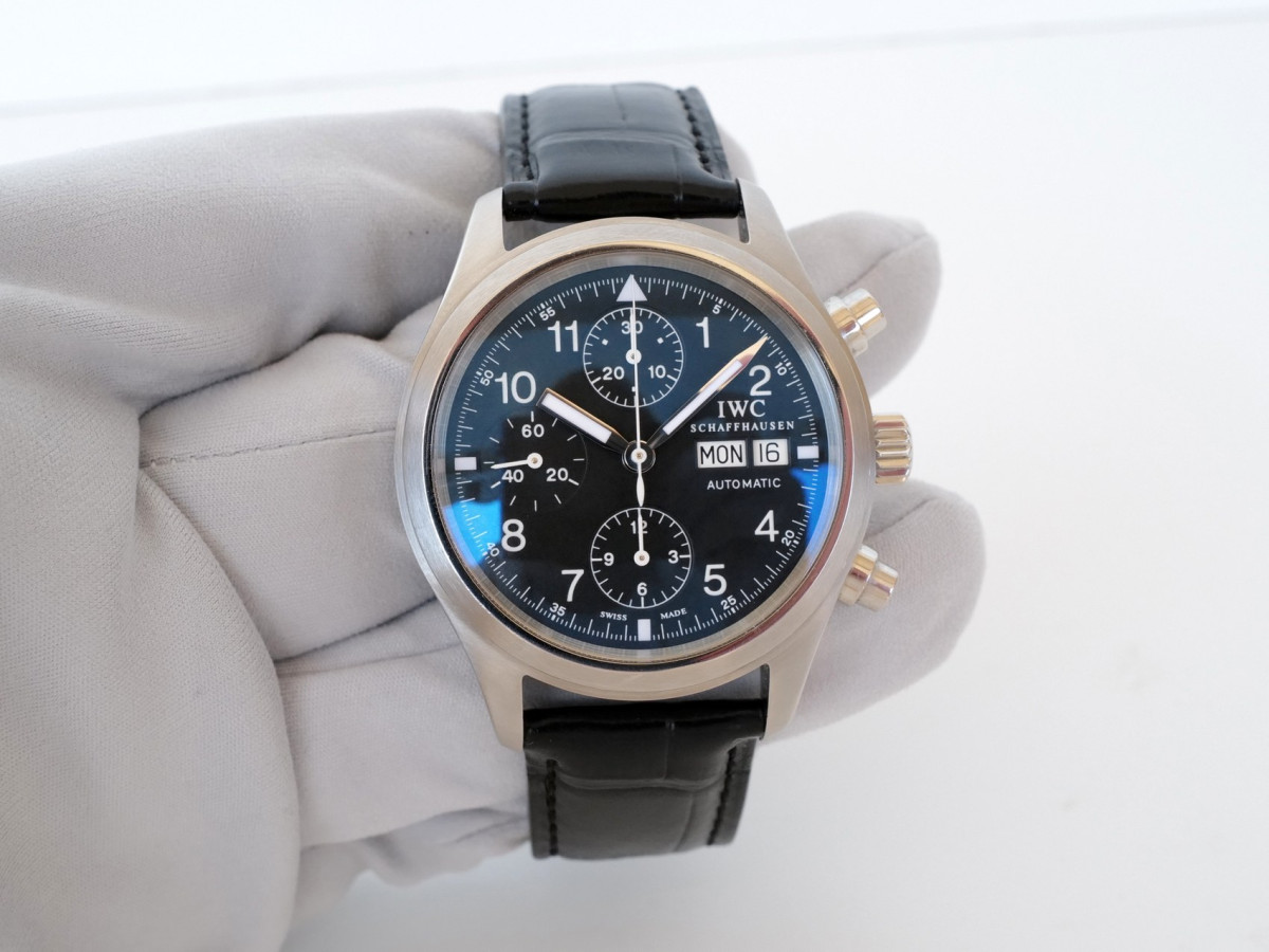 Швейцарские часы IWC Pilot Chronograph Black Dial 39